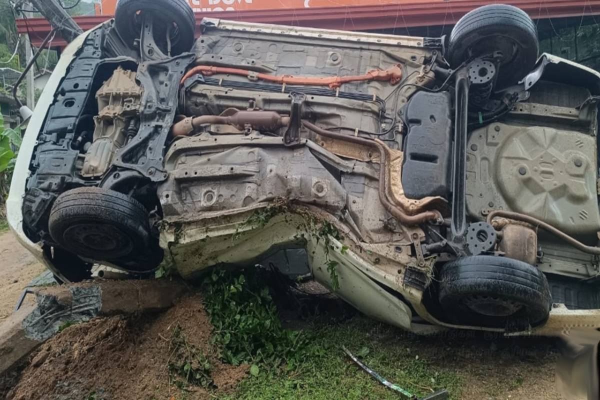 மொனராகலையில் வாகன விபத்து ; மூவர் காயம் | Vehicle Accident In Monaragala Three Injured மொனராகலையில் வாகன விபத்து ; மூவர் காயம் | Vehicle Accident In Monaragala Three Injured