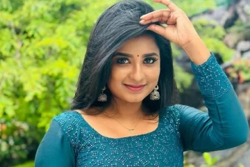 கார்த்திகை தீபம் சீரியல் நடிகை வைஷ்ணவியின் அழகிய போட்டோஸ்