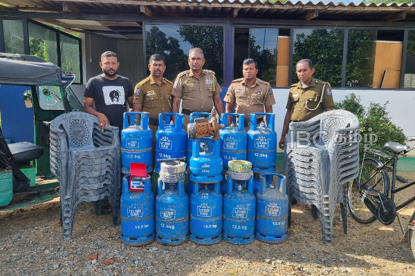 புதுக்குடியிருப்பில் பல்வேறு குற்றச் செயல்களுடன் தொடர்புடைய நபர் கைது : பெறுமதியான பொருட்கள் மீட்பு | A Person Was Arrested In Puthukkudiyiruppu