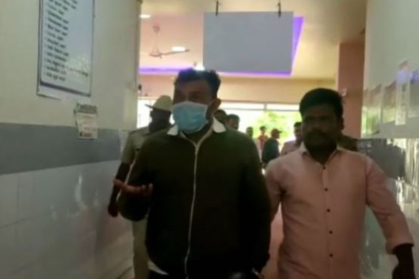 ஆடைகள் அகற்றியும், பாலியலாகவும் மாணவர்கள் துன்புறுத்தல்... ஆசிரியரே அத்துமீறலாமா? - தமிழ்நாடு