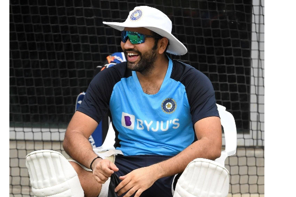 கேப்டன் ரோகித் சர்மாவுக்கு கொரோனா - அயர்லாந்து அணியுடன் மோதும் முதல் டி20 தொடக்கம்! | Rohit Sharma Covid Postive Indian Team First T20I