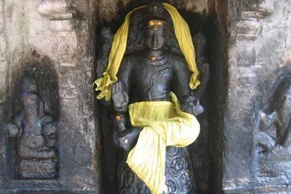வியாழக்கிழமைகளில் வாழைமரத்தை இப்படி வழிப்பட வேண்டுமாம் | Banana Tree Worshiped Like This On Thursdays