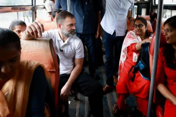 பொதுமக்களுடன் அரசு பேருந்தில் பயணம் - மக்களை ஈர்க்கும் ராகுல் காந்தி