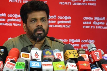 මිරිහානේදී පොදු දේපල විනාශ කළේ ආණ්ඩුවේ හෙන්චයියලාද ? ප්‍රබලයෙකුගෙන් හෙළිදරව්වක්..!