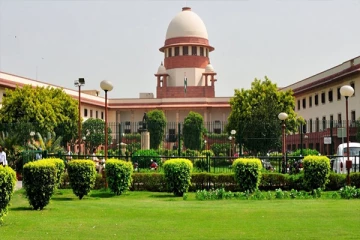 பாலியல் வன்கொடுமையில் ”தோலுக்கு தோல் தொடா்பு இல்லை” - சா்ச்சைக்குாிய தீர்ப்பை ரத்துச்செய்த இந்திய உயா்நீதிமன்றம்