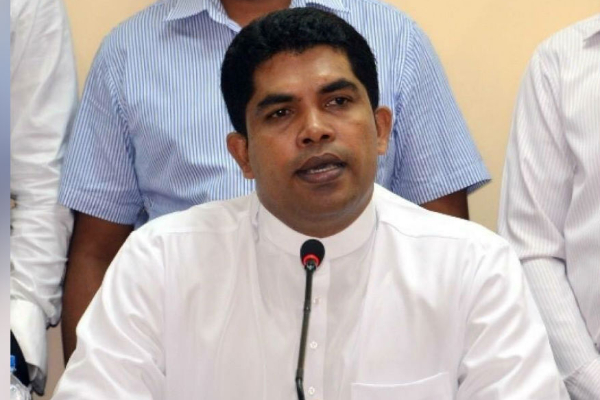 மஹிந்தவுக்கு பாதுகாப்புக்கு அச்சுறுத்தல்; மீண்டும் விஜேராம மாவத்தைக்குச் செல்லமாட்டாராம் | Ex President Mahinda S Security Is Under Threat