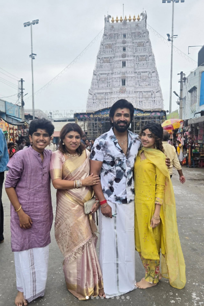 நடிகர் அருண் விஜய்யின் பிள்ளைகளா இவங்க? எவ்வளவு பெருசா வளர்ந்துட்டாங்க... | Actor Arun Vijay Recent Family Photos Viral