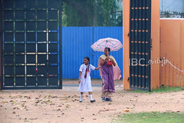 ஆரம்பமானது புலமை பரிசில் பரீட்சை - நாடுபூராகவும் ஆர்வத்துடன் பரீட்சை மண்டபத்துக்கு செல்லும் மாணவர்கள்(படங்கள்) | Scholarship Examination Sri Lanka Went Interest