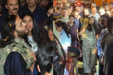 வீர விநாயகா!! மனைவி ராதிகாவுடன் விநாயகர் சதுர்தியின் அம்பானி மகன் ஆனந்த்..