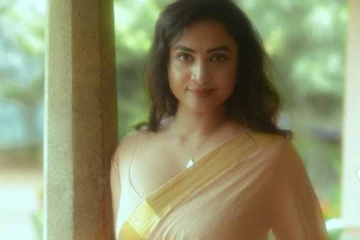 நடிகை ஜனனி அசோக் குமார்-ஆ இது!! சேலையில் இப்படியொரு லுக்கில் போட்டோஷூட்..