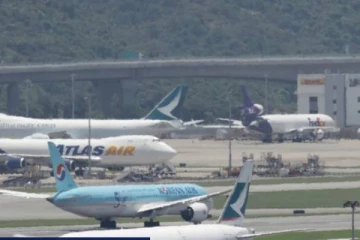 விமான நிலையத்தில் விமானம் மோதி பரிதாபமாக உயிரிழந்த ஊழியர்! அதிர்ச்சி சம்பவம்