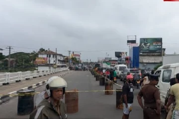 உடையும் அபாயத்தில் ஜா-எல பாலத்தின் பல இடங்கள்