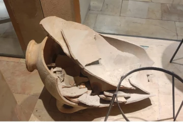 3,500 ஆண்டுகள் பழமையான பானையை உடைத்த சிறுவன்., பின்னர் நடந்த சம்பவம்