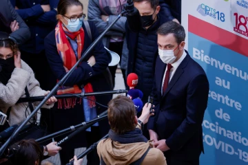 ஒமைக்ரான் மாறுபாடு ஏற்கனவே பிரான்ஸில் பரவி இருக்கலாம்: சுகாதார அமைச்சர்