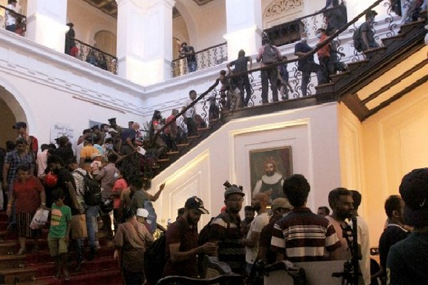 அலரிமாளிகையில் தொலைக்காட்சிகளை கொள்ளையிட்ட நபர் கைது..! - ஐபிசி தமிழ்