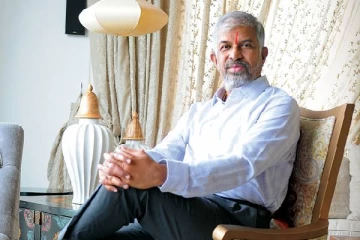 வறுமை... வாழ்க்கையை மாற்றிய ரூ 50,000 முதலீடு: இன்று சொத்து மதிப்பு ரூ 18,330 கோடி