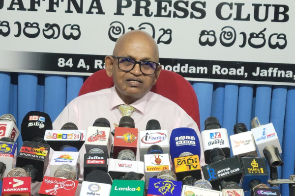 வெள்ளைக் கொடியுடன் சரணடைந்த தமிழர்கள்! பொன்சேகா - சவேந்திரசில்வா தொடர்பில் வலுத்த கோரிக்கை | Strong Request Regarding Fonseka Shavendra Silva