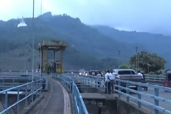 கொத்மலை அணையுடனான வீதி தொடர்பில் வெளியான தகவல் | Vehicles Prohibited From Passing Over Kothmale Dam
