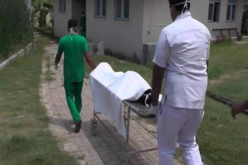 பெற்றோர்களுடன் ஆற்றில் நீராட சென்ற சிறுவர்களுக்கு நேர்ந்த விபரீதம்