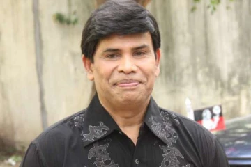 நடிகர் ஆனந்தராஜின் முழு குடும்பத்தையும் பார்த்துள்ளீர்களா.. அழகிய புகைப்படத்தை பாருங்க