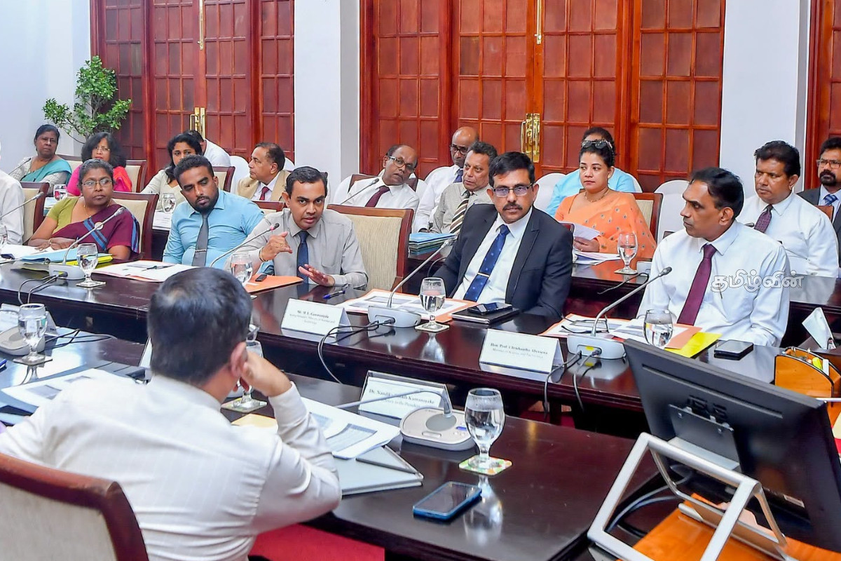 நாட்டின் பொருளாதாரத்தை கட்டியெழுப்ப புதிய முயற்சி - ஜனாதிபதி தலைமையில் உயர்மட்ட கலந்துரையாடல் | New Initiative To Build The Country S Economy நாட்டின் பொருளாதாரத்தை கட்டியெழுப்ப புதிய முயற்சி - ஜனாதிபதி தலைமையில் உயர்மட்ட கலந்துரையாடல் | New Initiative To Build The Country S Economy