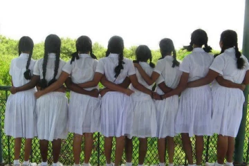 யாழில் இரு பாடசாலை மாணவிகள் தொடர்பில் பகீர் தகவல்