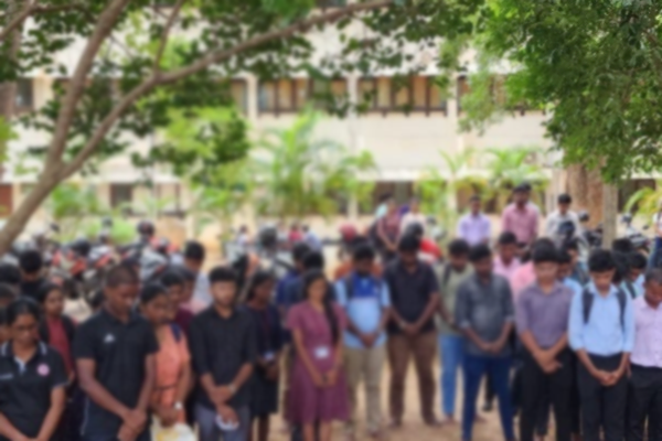 யாழ். பல்கலைக்கழக மருத்துவ பீடத்தில் மாணவி ஒருவரால் திடீர் குழப்பம் | Jaffna University Medical Faculty Extra Student