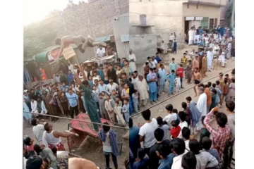 அடடா... என்ன திறமை... தன்னுடைய திறமையால் அசால்ட்டாக உயரம் தாண்டிய இளைஞரின் வைரல் வீடியோ!