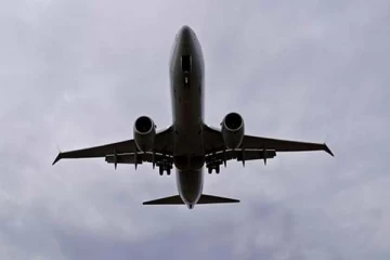 இங்கிலாந்து நோக்கி வந்துகொண்டிருந்த விமானம்: 38,000 அடி உயரத்திலிருந்து திடீரென கீழ் நோக்கி இறங்கியதில் 11 பேர் காயம்