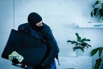 வீடு உடைக்கப்பட்டு தொலைக்காட்சி பெட்டி திருட்டு