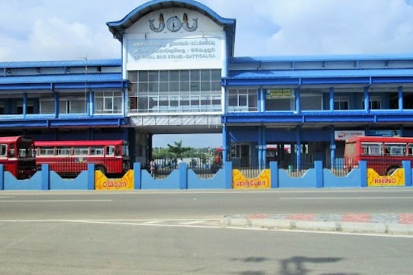 குளிர்பானத்தில் மயக்க மருந்து வழங்கி பெண்ணின் நகை கொள்ளை | Woman Jewelry Stolen While Giving Medicine