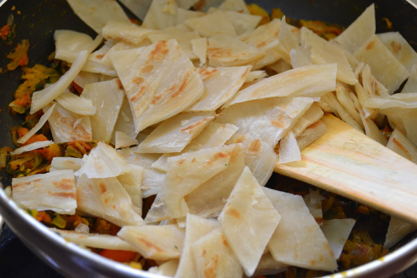 ரோட்டு கடை முட்டை கொத்து பரோட்டா சுடச் சுட வீட்டிலேயே செய்து ருசிக்கலாம்! | Kothu Parotta Egg Recipe