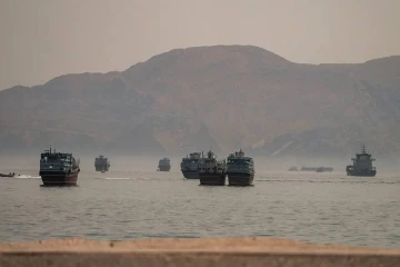 அமெரிக்க தாக்குதலில் ஈரான் இராணுவத்தின் 8 பேர் பலி