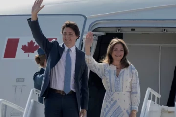 கனடா மக்களிடையே பிரதமர் ட்ரூடோவுக்கு ஆதரவு குறைந்து வருவதாகக் கூறும் ஆய்வுகள்