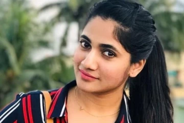 காதலர் தினத்தில் பிக் பாஸ் லாஸ்லியா வெளியிட்ட புகைப்படம்.. அந்த அழகிய புகைப்படத்தை நீங்களே பாருங்க