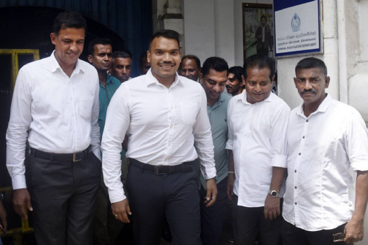 நாமல் ராஜபக்சவுக்கு எதிரான நடவடிக்கைகள் குறித்து மகிழ்ச்சியடையும் மகிந்த ராஜபக்ச! | Namal Rajapaksa Fcid Mahinda Rajapaksa நாமல் ராஜபக்சவுக்கு எதிரான நடவடிக்கைகள் குறித்து மகிழ்ச்சியடையும் மகிந்த ராஜபக்ச! | Namal Rajapaksa Fcid Mahinda Rajapaksa