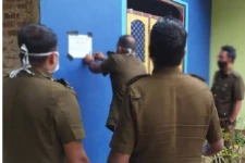 வவுனியாவில் தனிமைப்படுத்தப்பட்டுள்ள குடும்பம் மின்சாரமின்றி அவதி! அச்சத்தில் மின்சார சபை ஊழியர்கள்