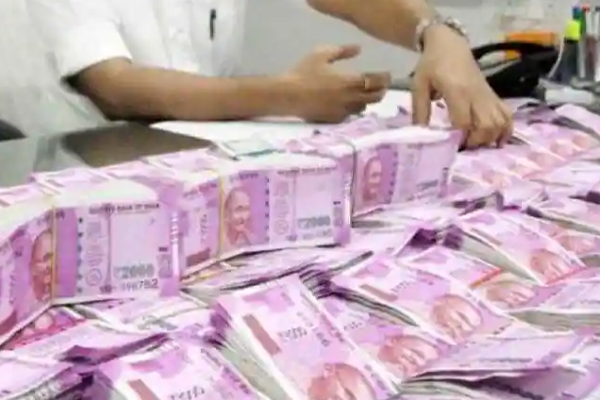 சீட்டிழுப்பில் ஒருகோடி வென்ற கூலித்தொழிலாளி; உயிருக்கு பயந்து பொலிஸில் தஞ்சம்! | A Laborer Won Crore Lottery Kerala