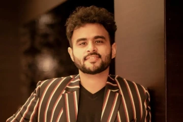 மிர்ச்சி விஜய்யின் மனைவி, மகனை பார்த்துள்ளீர்களா.. குடும்ப புகைப்படம் இதோ