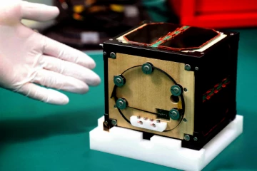 லிக்னோசாட்: உலகின் முதல் மர செயற்கைக்கோள் - விஞ்ஞானிகள் சாதனை!