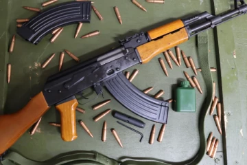 டுபாய்க்கு தப்பியோடிய பொலிஸ் அதிகாரியின் துப்பாக்கி மீட்க்கப்பட்டது.