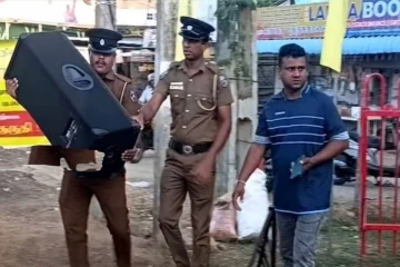 தியாக தீபம் திலீபனின் நினைவிடத்தில் அத்துமீறி நுழைந்து ஒலிபெருக்கி சாதனங்களை பிடுங்கி சென்ற பொலிஸார்