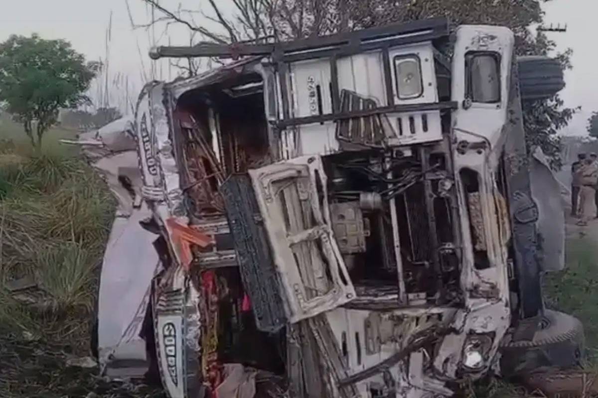 திருமணத்திற்கு சென்ற பேருந்து எதிரே வந்த லாரியில் மோதி விபத்து.., 6 பேர் பலி | Bus Carrying Wedding Collides Head On With Truck