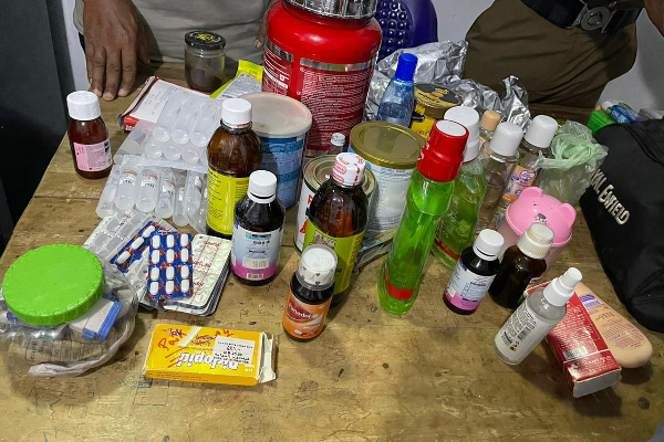 களவாக வெளிநாடு செல்ல சமபோசாவுடன் பதுங்கியிருந்த 3 கர்ப்பிணிகள் உள்ளிட்ட17 பேர் அதிரடிக்கைது! | 17People Arrested 3Pregnant Women Illegal Travel