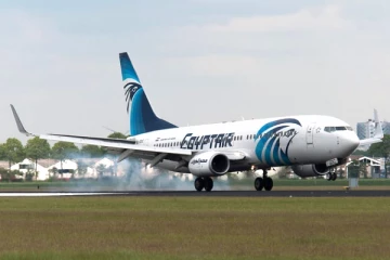 விமானம் தரையிறங்கும்போது வெடித்த டயர்: பயணிகள் பத்திரம்