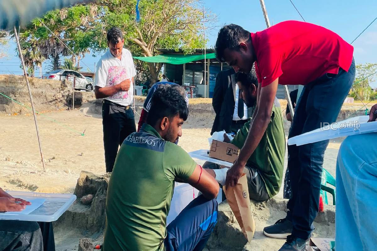 செம்மணியில் இன்றும் புதிதாக அடையாளம் காணப்பட்ட என்புக்கூடுகள் | Chemmani Mass Graves Jaffna செம்மணியில் இன்றும் புதிதாக அடையாளம் காணப்பட்ட என்புக்கூடுகள் | Chemmani Mass Graves Jaffna
