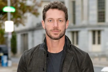 திருடர்கள் வெறிச்செயல் - பிரபல ஹாலிவுட் நடிகர் சுட்டு கொலை!! அதிர்ச்சியில் ரசிகர்கள்