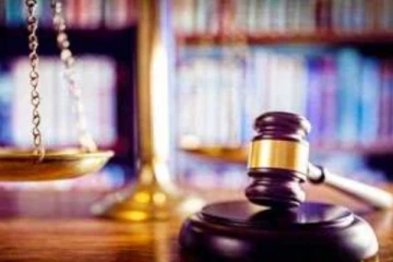 ධානිශ්ගේ දුරකථන භාරදෙන්න කියයි..