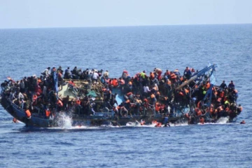 ஏதிலிகள் படகு விபத்துக்குள்ளானதில் 49 பேர் மாயம்