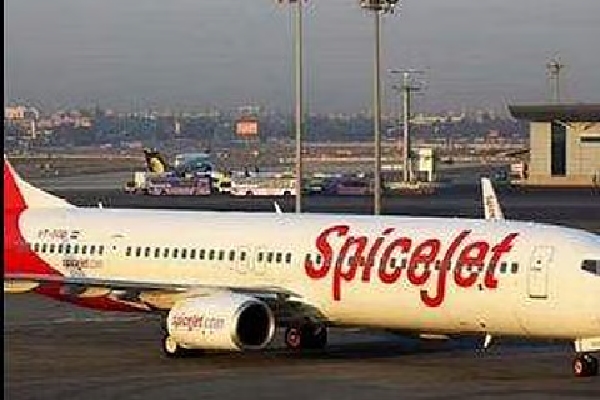 இந்தியாவில் நடுவானில் விமானத்தில் ஏற்பட்ட கோளாறு : உடன் எடுக்கப்பட்ட நடவடிக்கை | Technical Failure In Mid Air Spicejet Flight